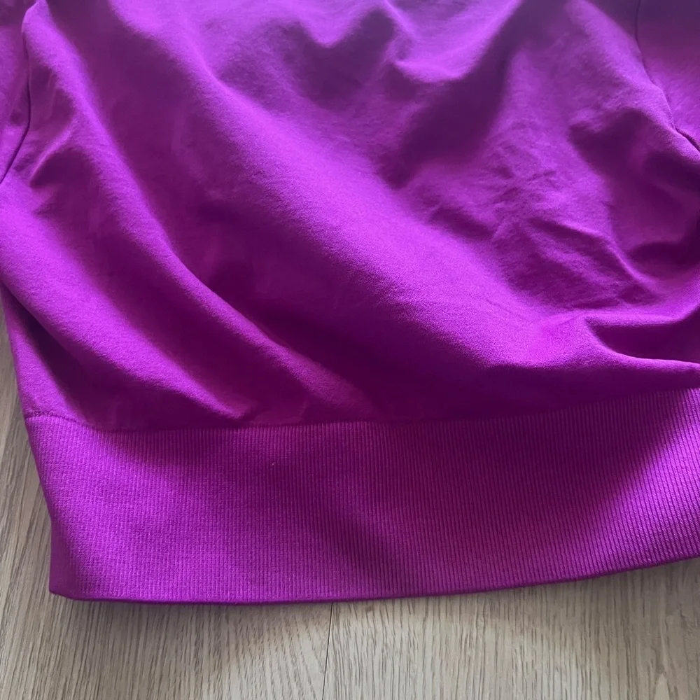 Vibrant Purple Activewear Crop Top Size Medium New - Picture 7 of 8